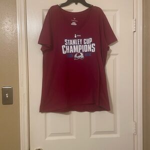 Colorado Avalanche 2022 Stanley Cup Champions Women’s T-Shirt Size: XL